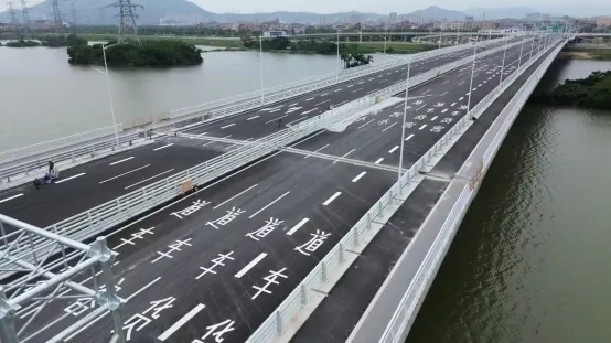 重慶鋼鐵護(hù)航    筑武榮大橋安全之翼
